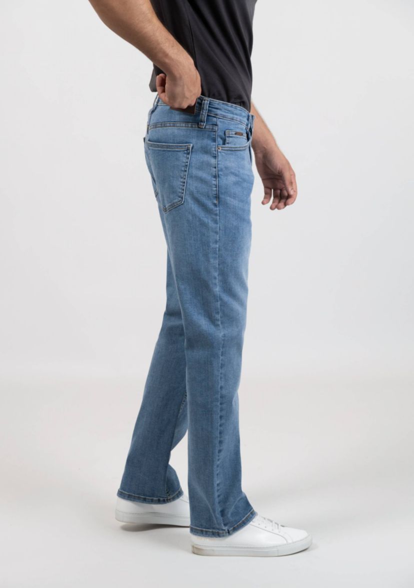 Light Wash Straight Fit Jeans - Ultra