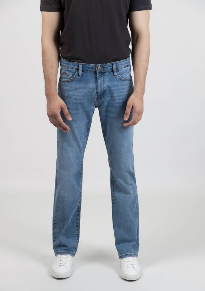 Light Wash Straight Fit Jeans - Ultra
