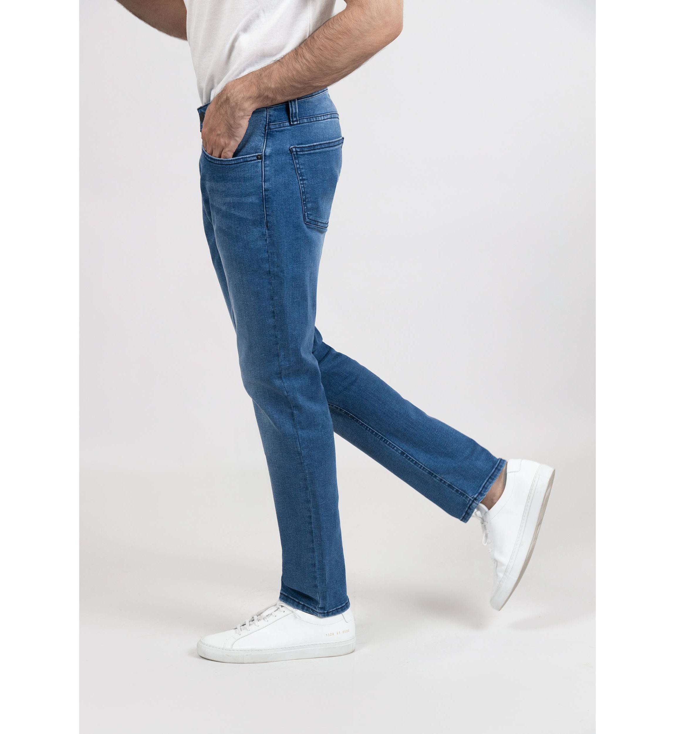 Medium Wash Slim Fit Jeans - Flex