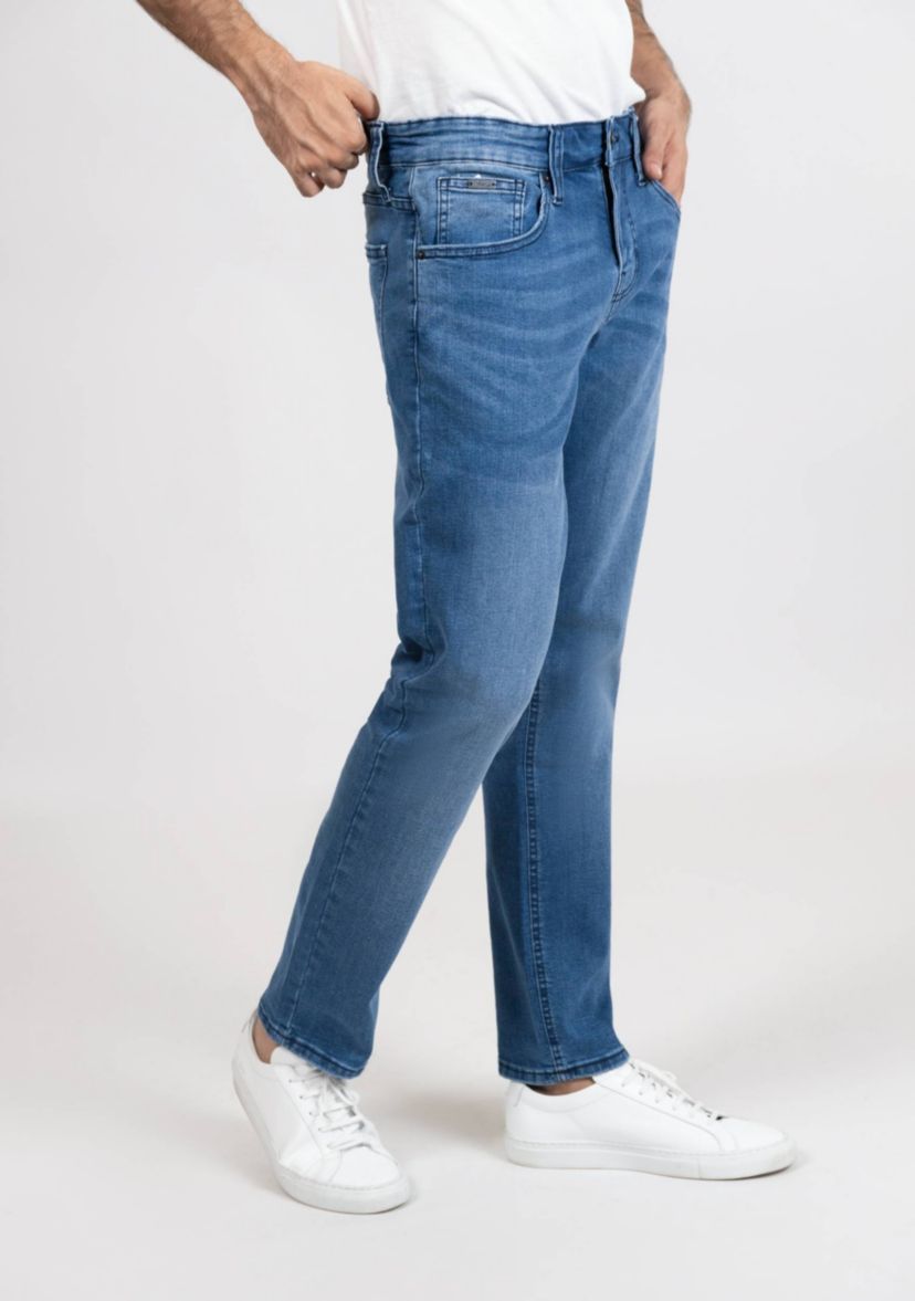 Medium Wash Slim Fit Jeans - Flex