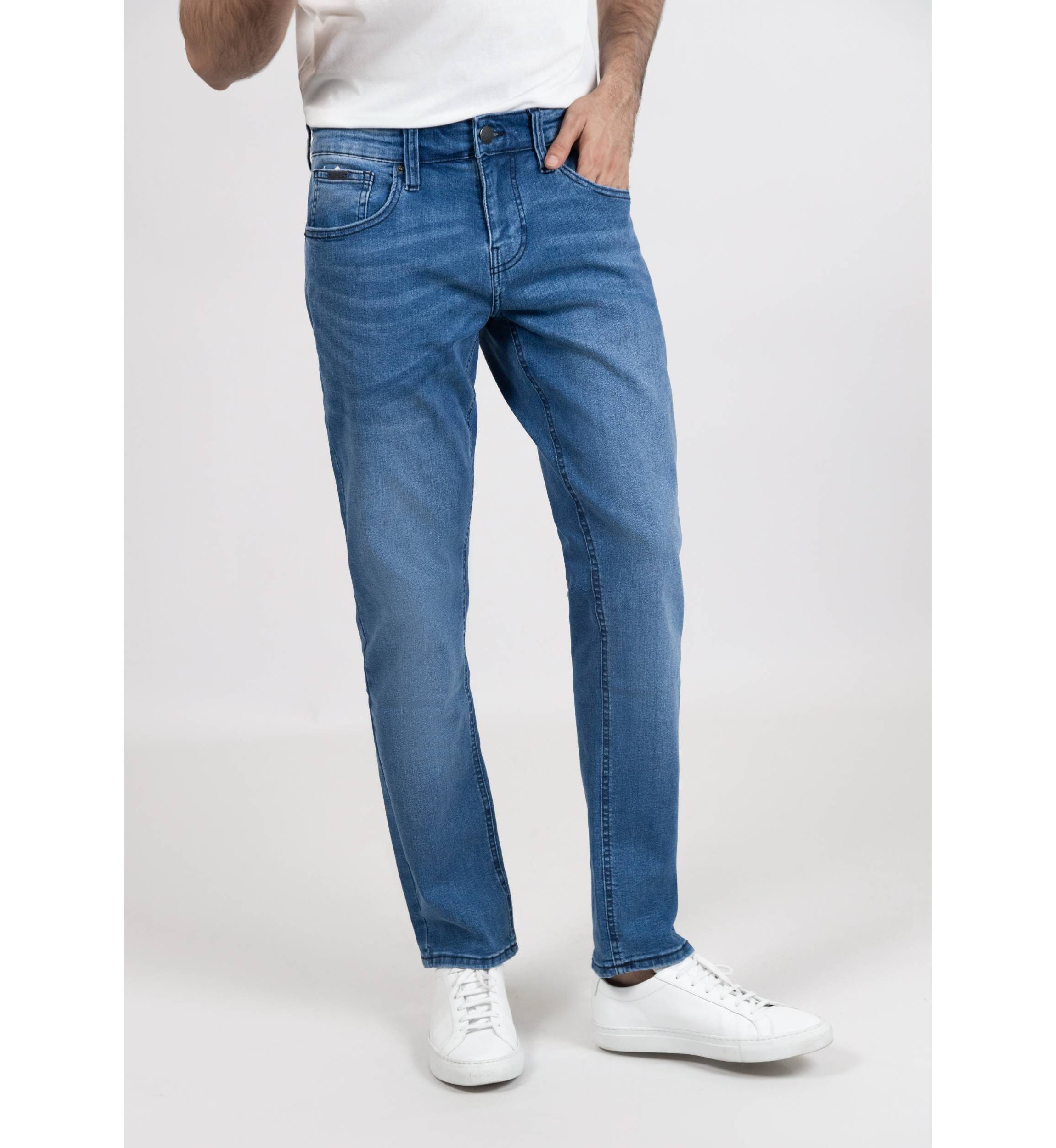 Medium Wash Slim Fit Jeans - Flex