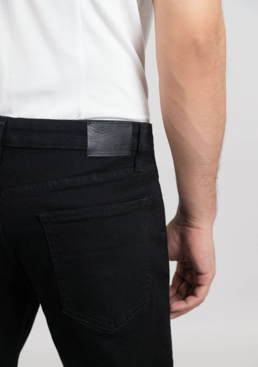 Black Rinse Wash Straight Fit Jeans - Lift