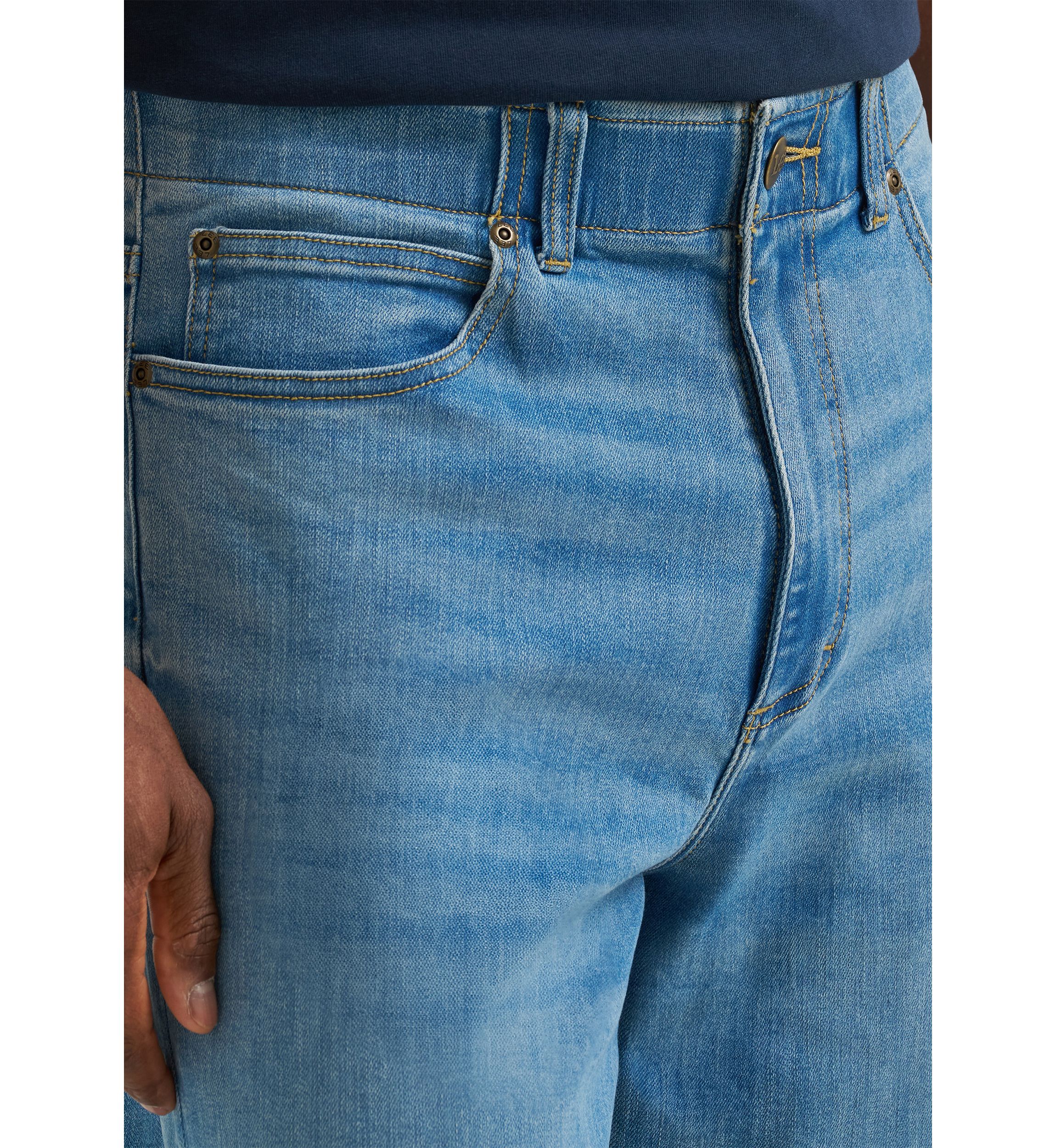 Extreme Motion Loose Fit Jeans
