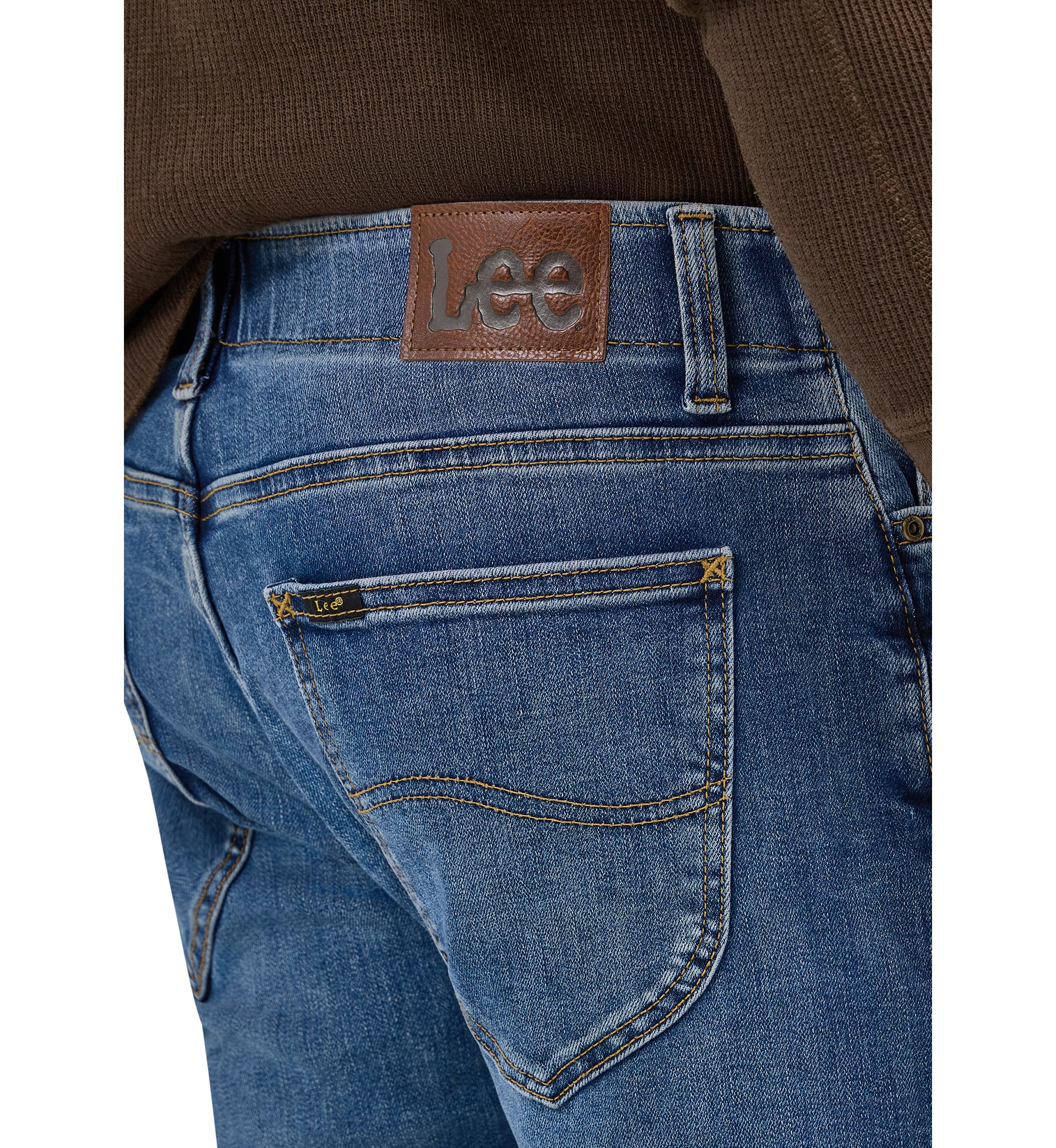 Extreme Motion Slim Straight Jeans 