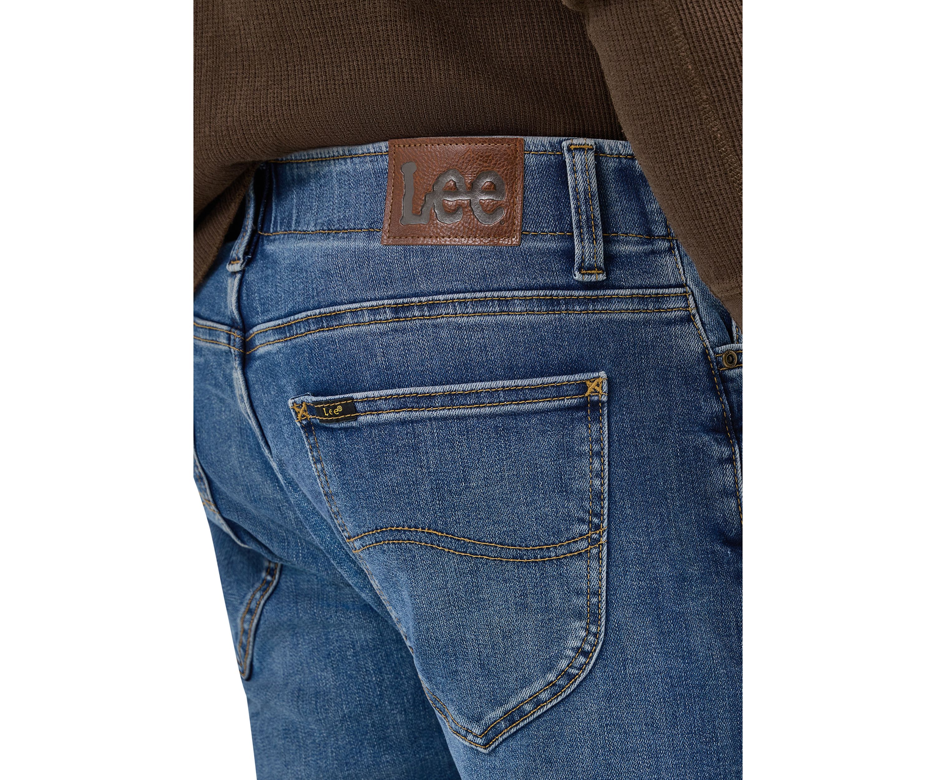 Extreme Motion Slim Straight Jeans 