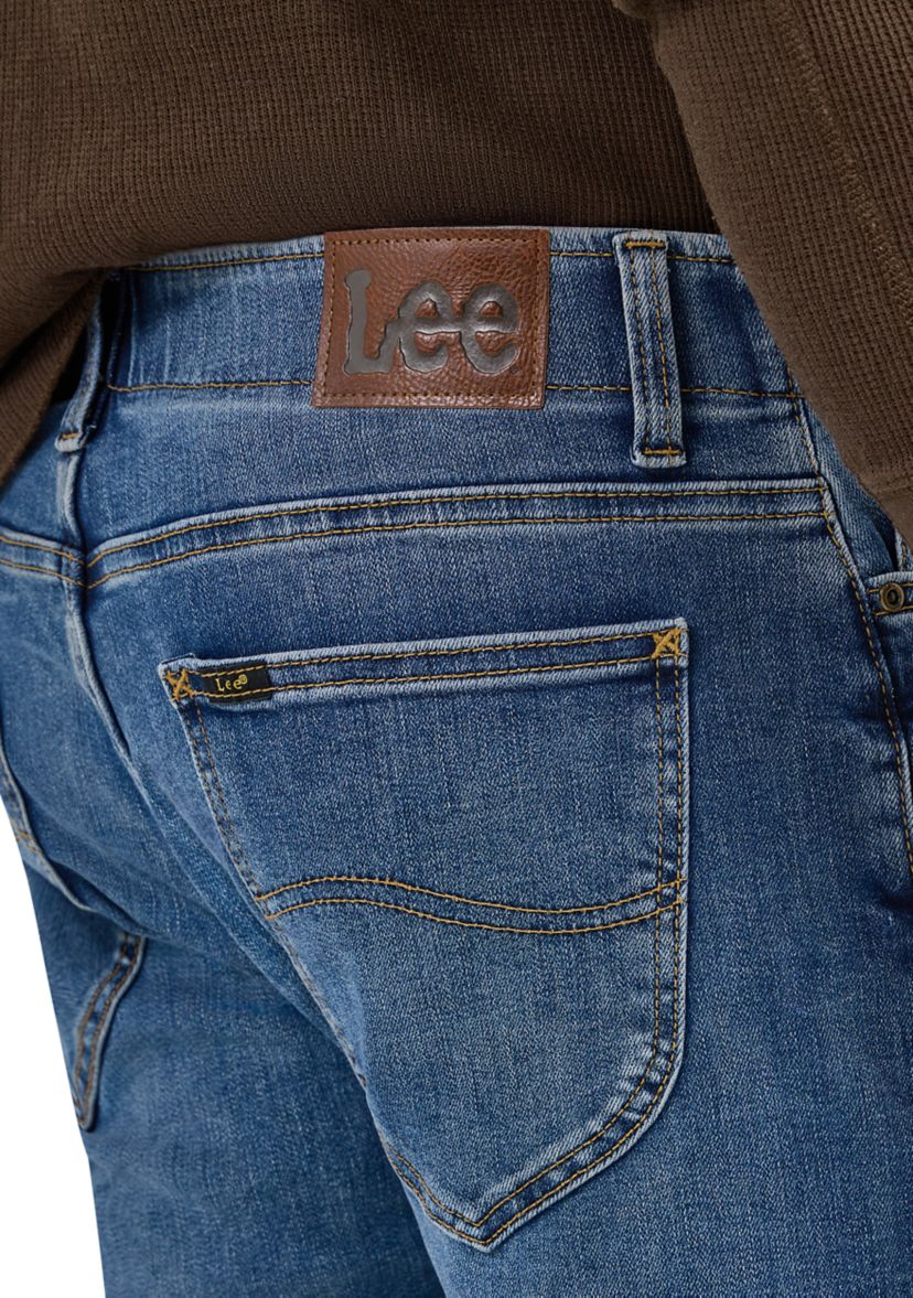 Extreme Motion Slim Straight Jeans 