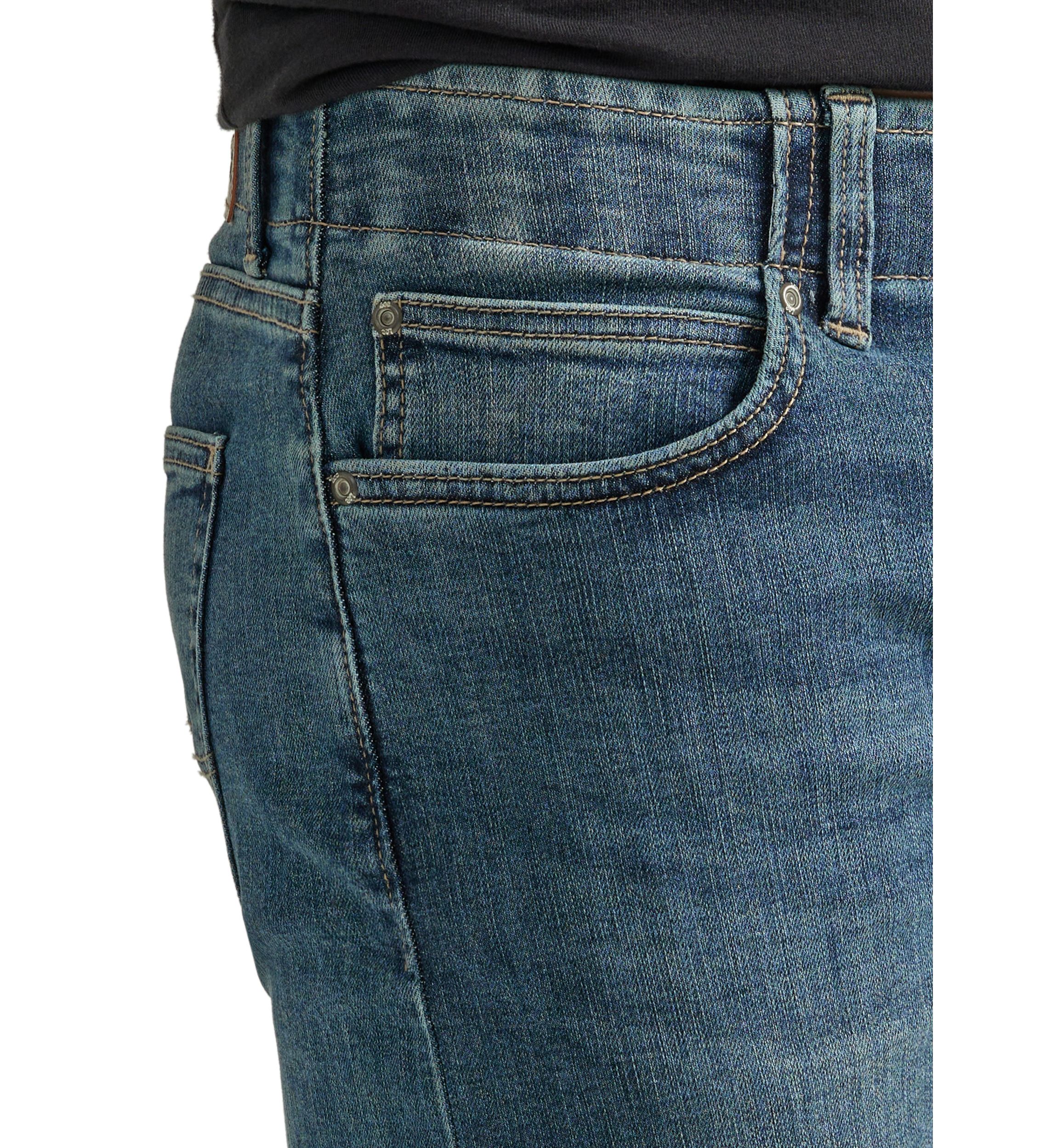 Men’s Extreme Motion Slim Straight Leg Jeans