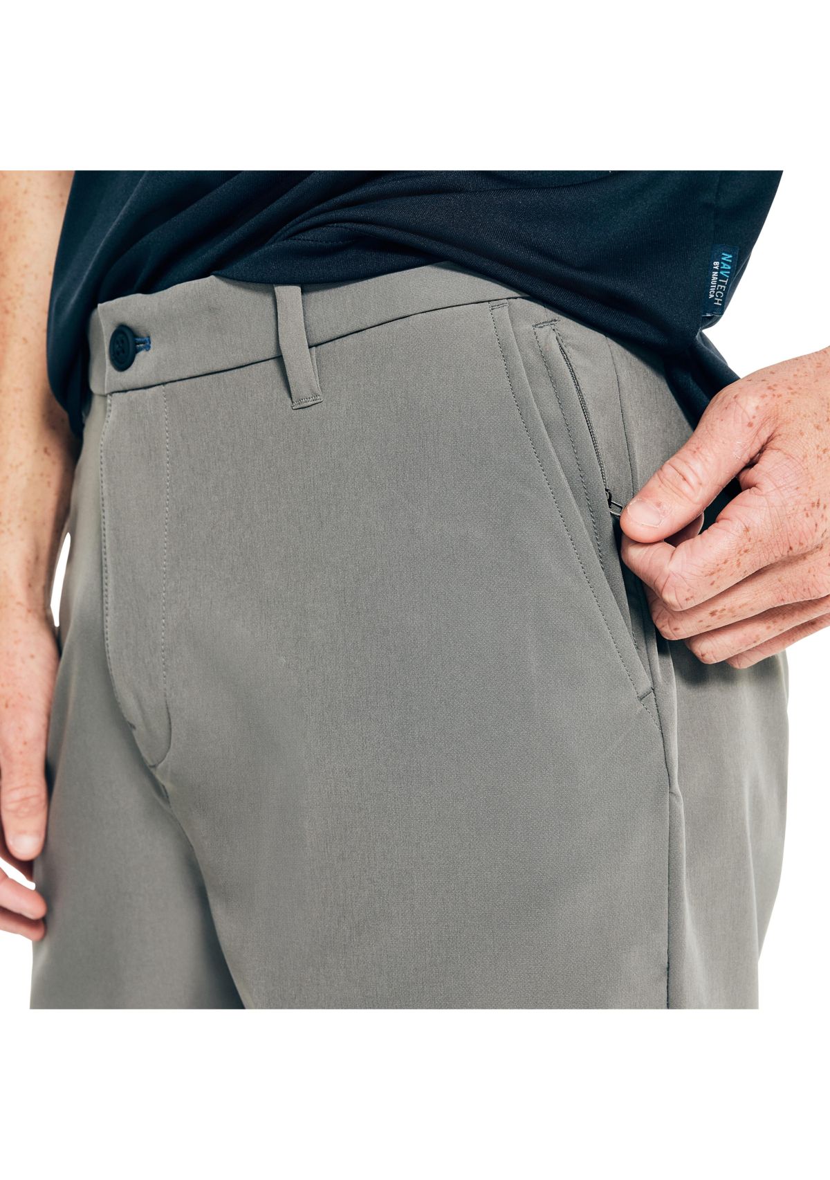 Nautica 9.5" Navtech Slim Fit Short