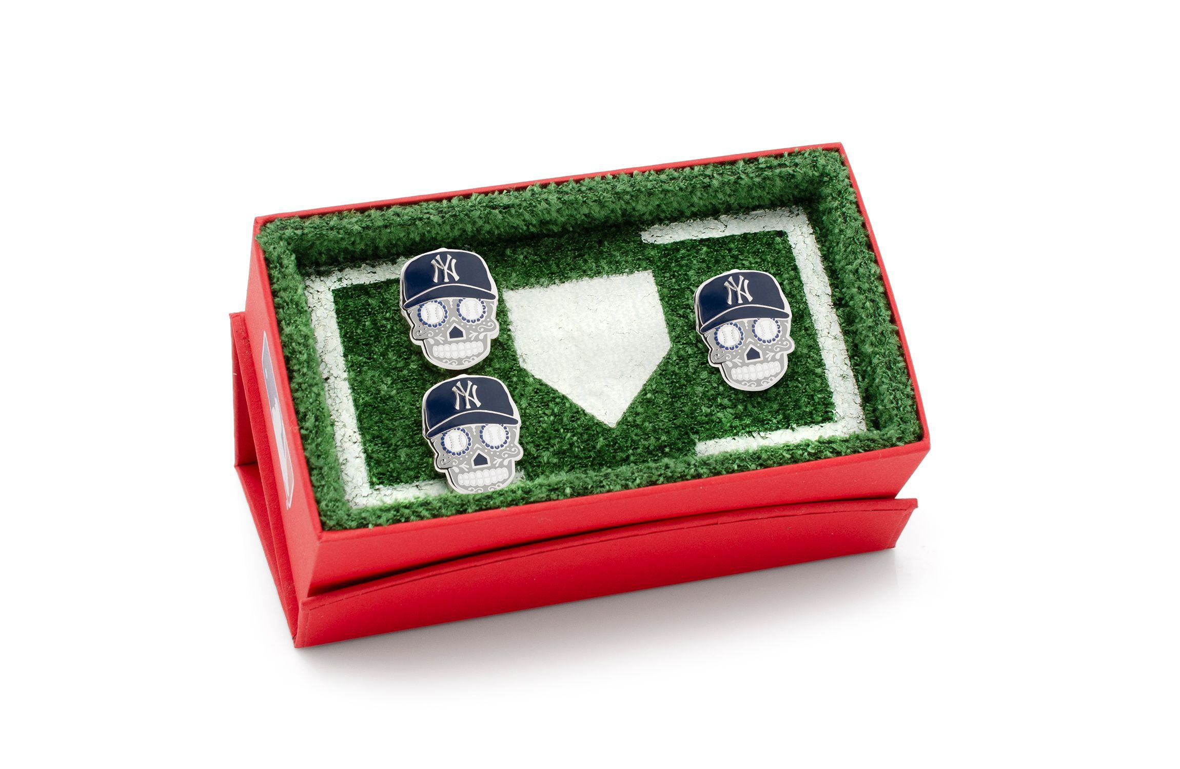MLB New York Yankees Sugar Skull Cufflinks & Lapel Pin Gift Set