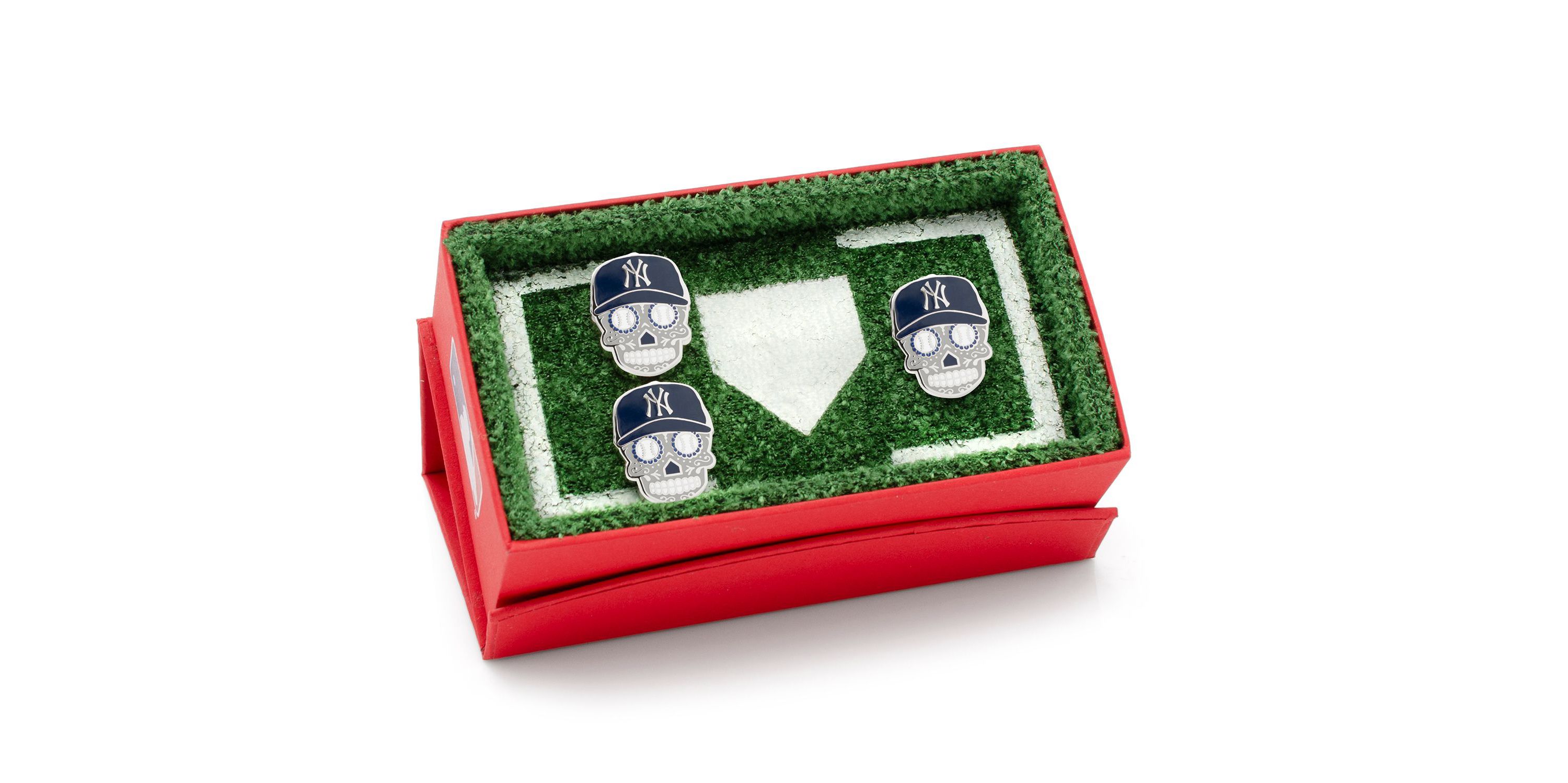 MLB New York Yankees Sugar Skull Cufflinks & Lapel Pin Gift Set