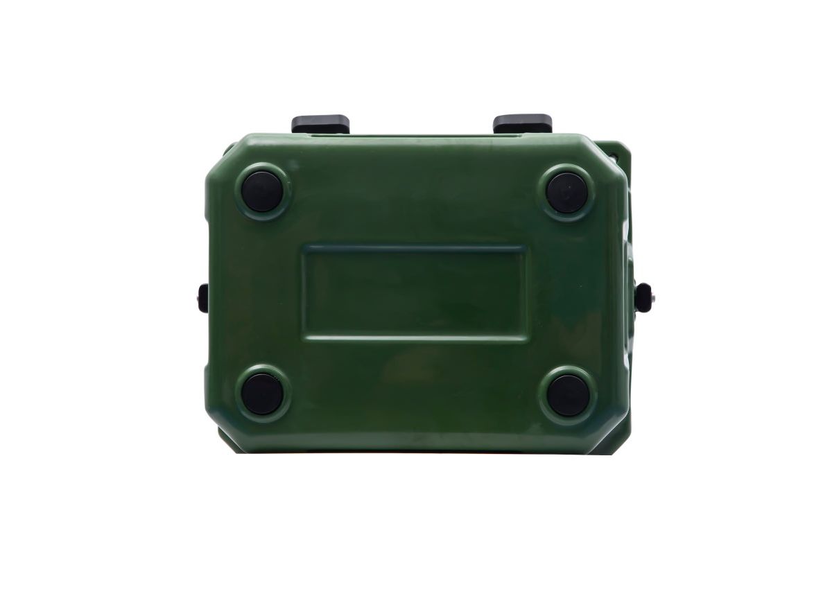 10.6 Quart Premium Cooler With Aluminum Handle