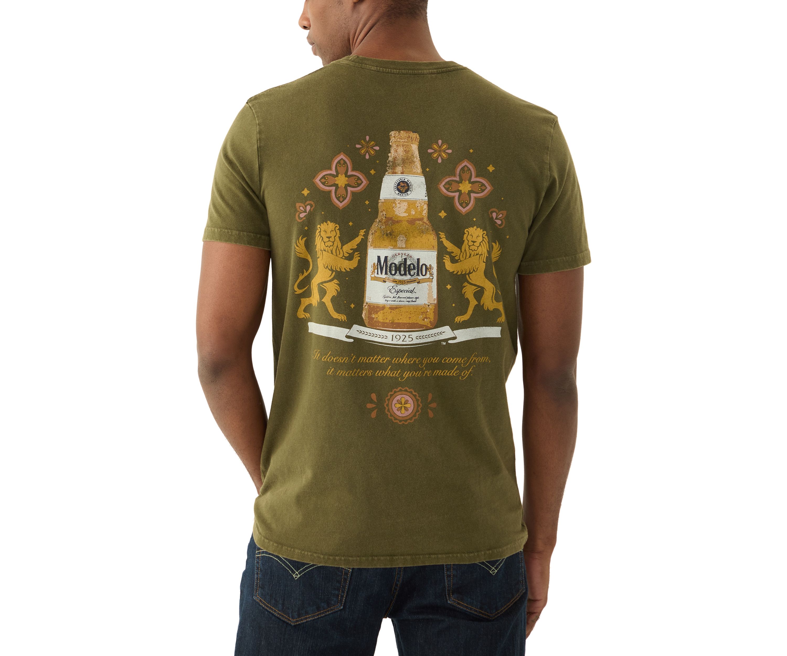 Modelo Bottle Graphic T-Shirt