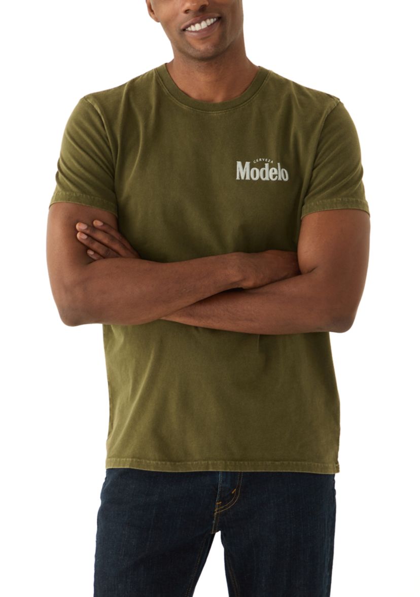 Modelo Bottle Graphic T-Shirt