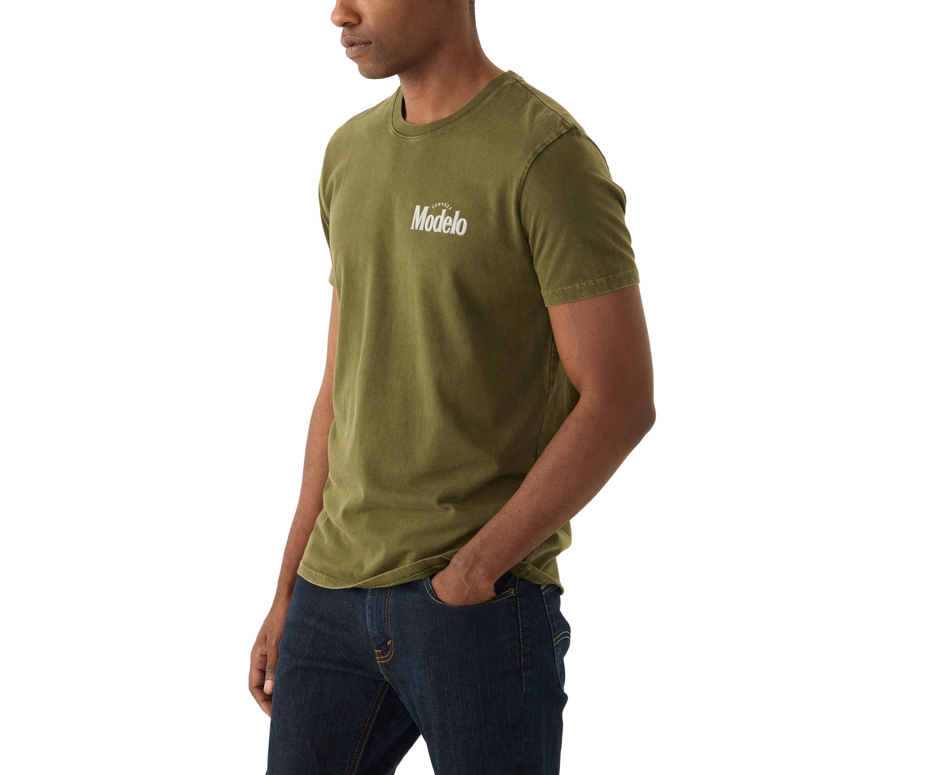 Modelo Bottle Graphic T-Shirt