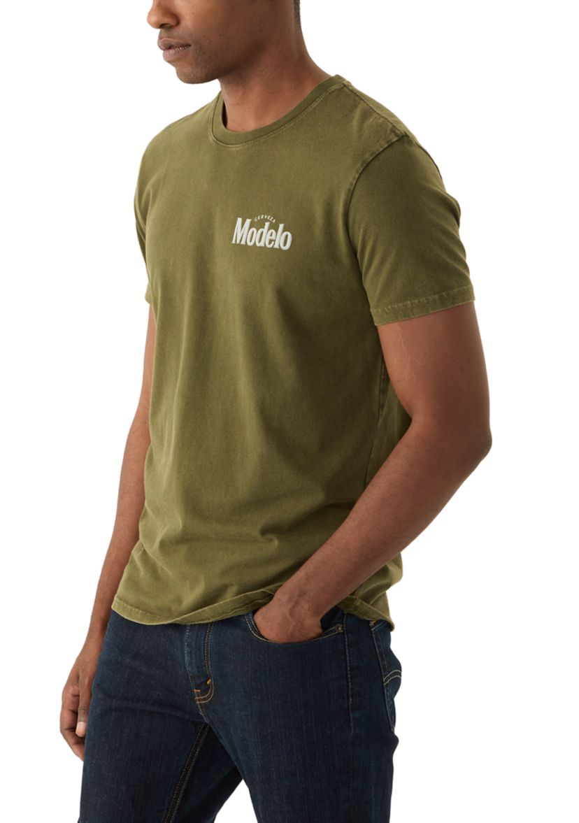 Modelo Bottle Graphic T-Shirt