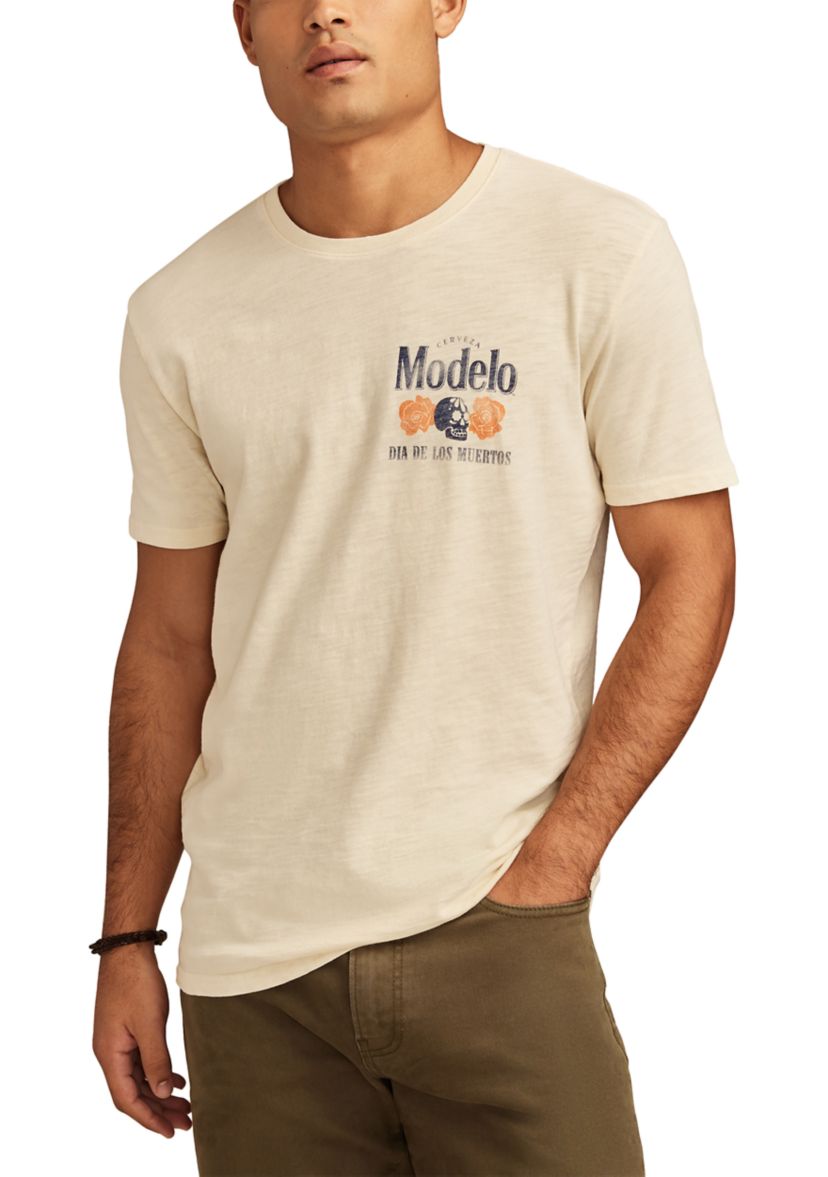 Modelo Raise One Graphic T-Shirt 