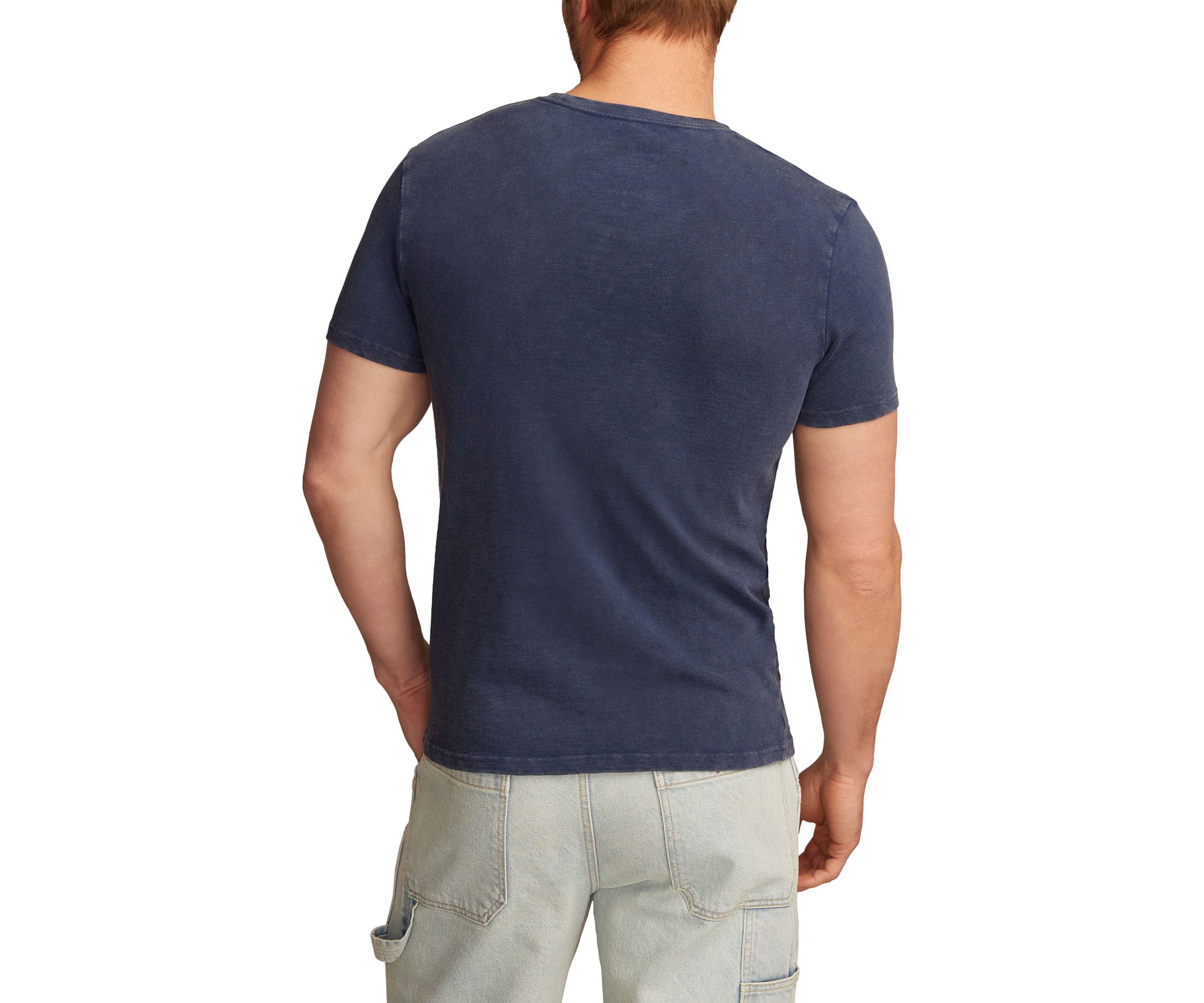 Modelo Logo Graphic T-Shirt
