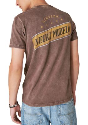 Modelo Graphic T-Shirt