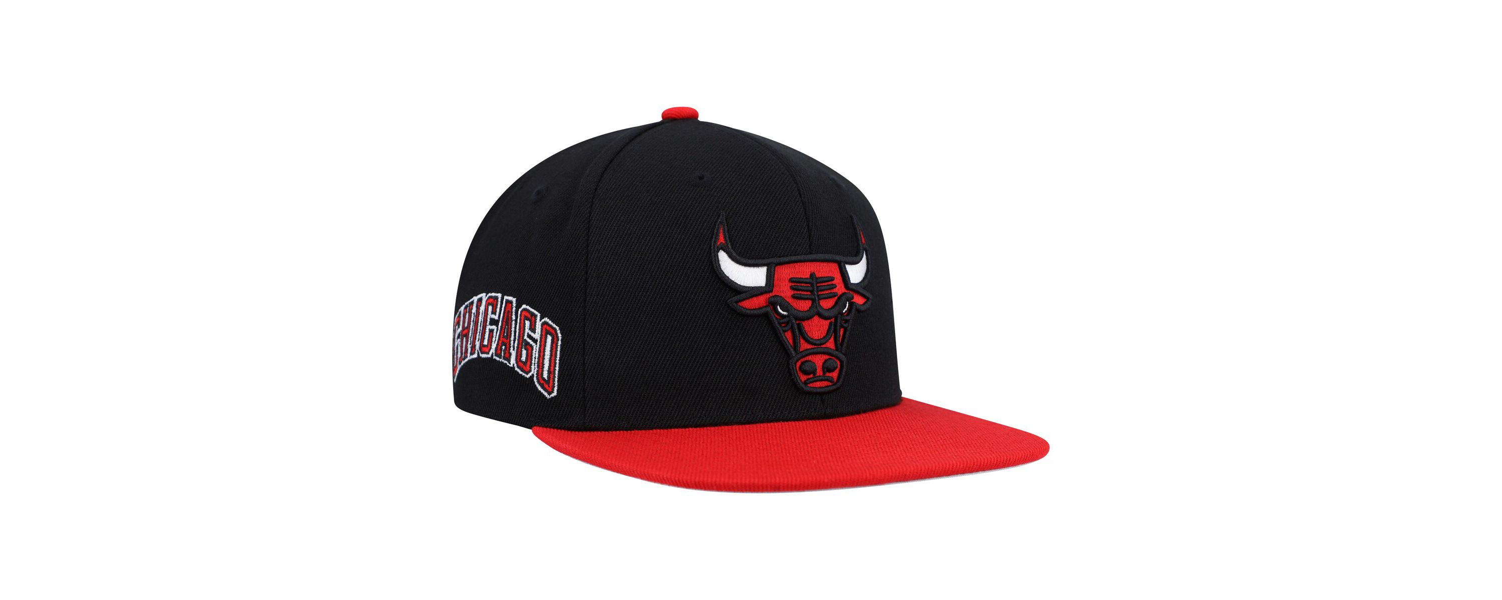 NBA Black/Red Chicago Bulls Side Core 2.0 Snapback Hat
