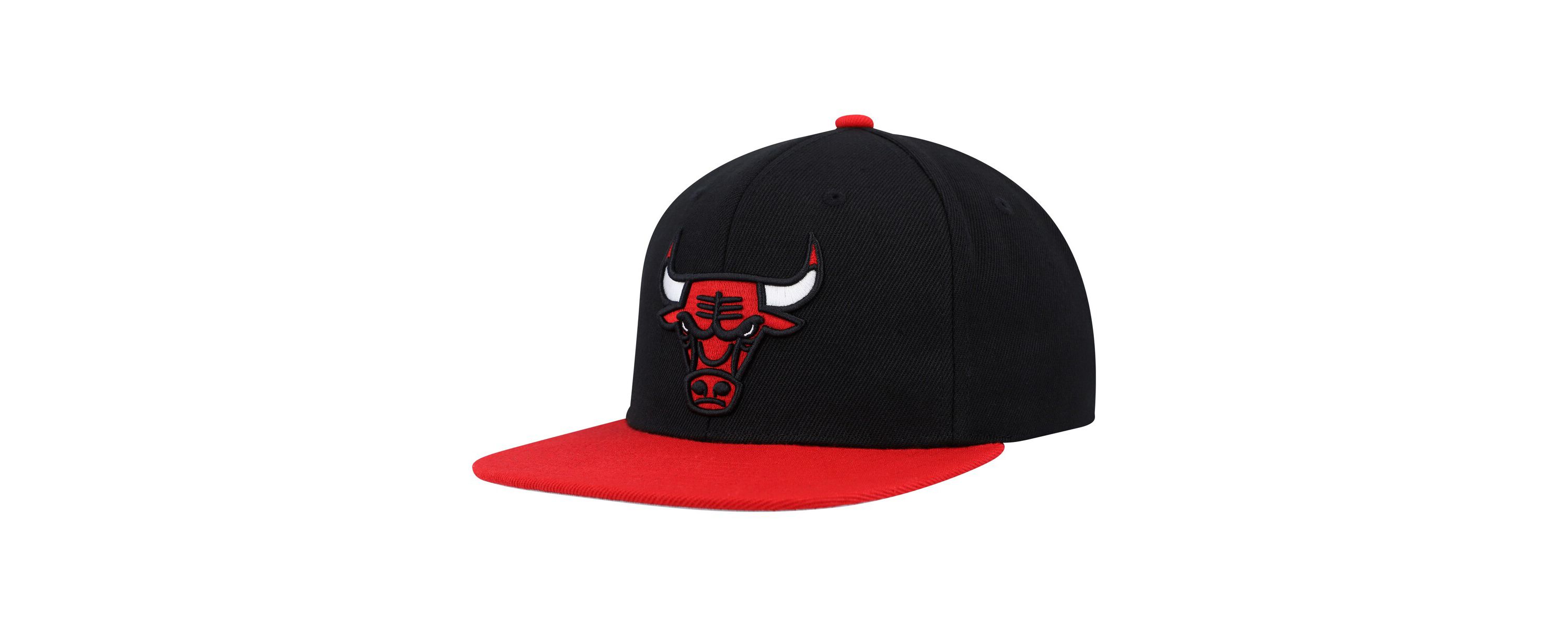 NBA Black/Red Chicago Bulls Side Core 2.0 Snapback Hat