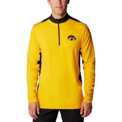 Columbia Men's NCAA Iowa Hawkeyes Tech Trailâ¢ Omni-Shade Quarter-Zip Top, Gold, Medium