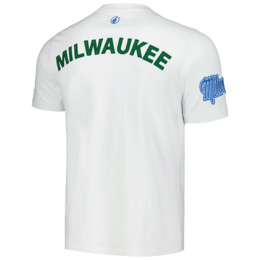 NBA Unisex Milwaukee Bucks Crest T-Shirt