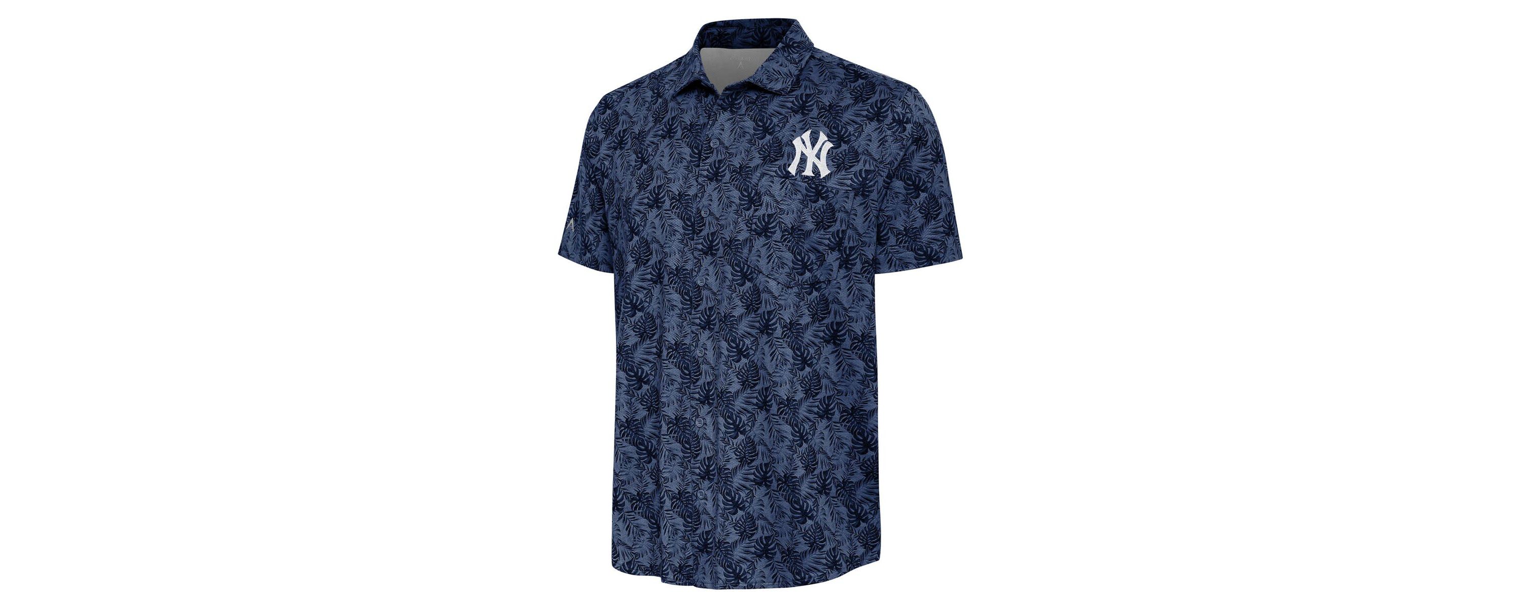 MLB New York Yankees Tonal Logo Resort Button-Up Shirt