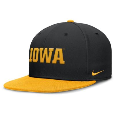 Men's NCAA Nike Black/Gold Iowa Hawkeyes Two-Tone Primetime Performance Fitted Hat, Black, 7