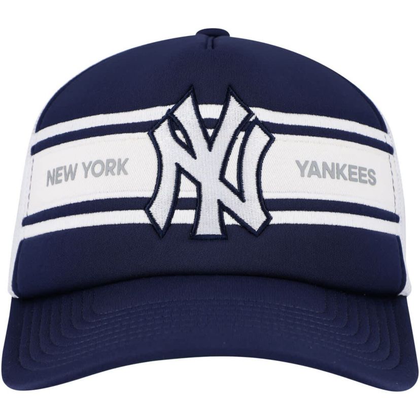 MLB New York Yankees Sideline Trucker Adjustable Hat