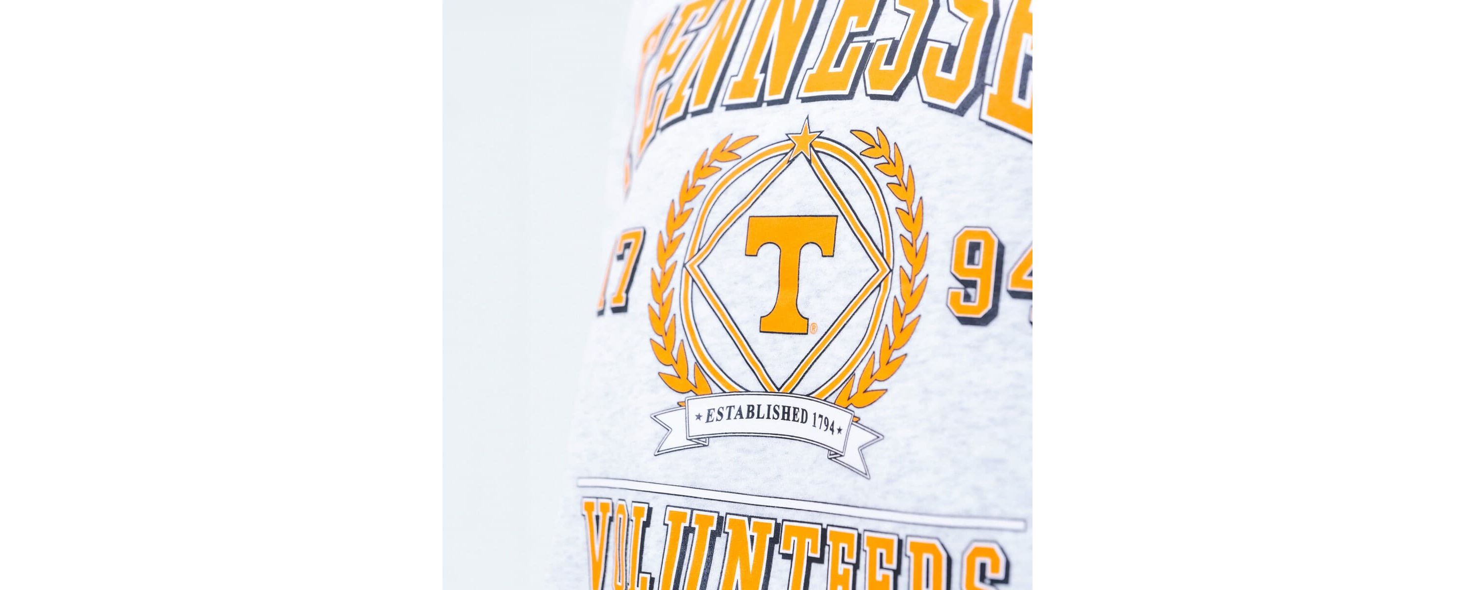 NCAA Unisex Tennessee Volunteers Vintage Crest Pullover Sweatshirt