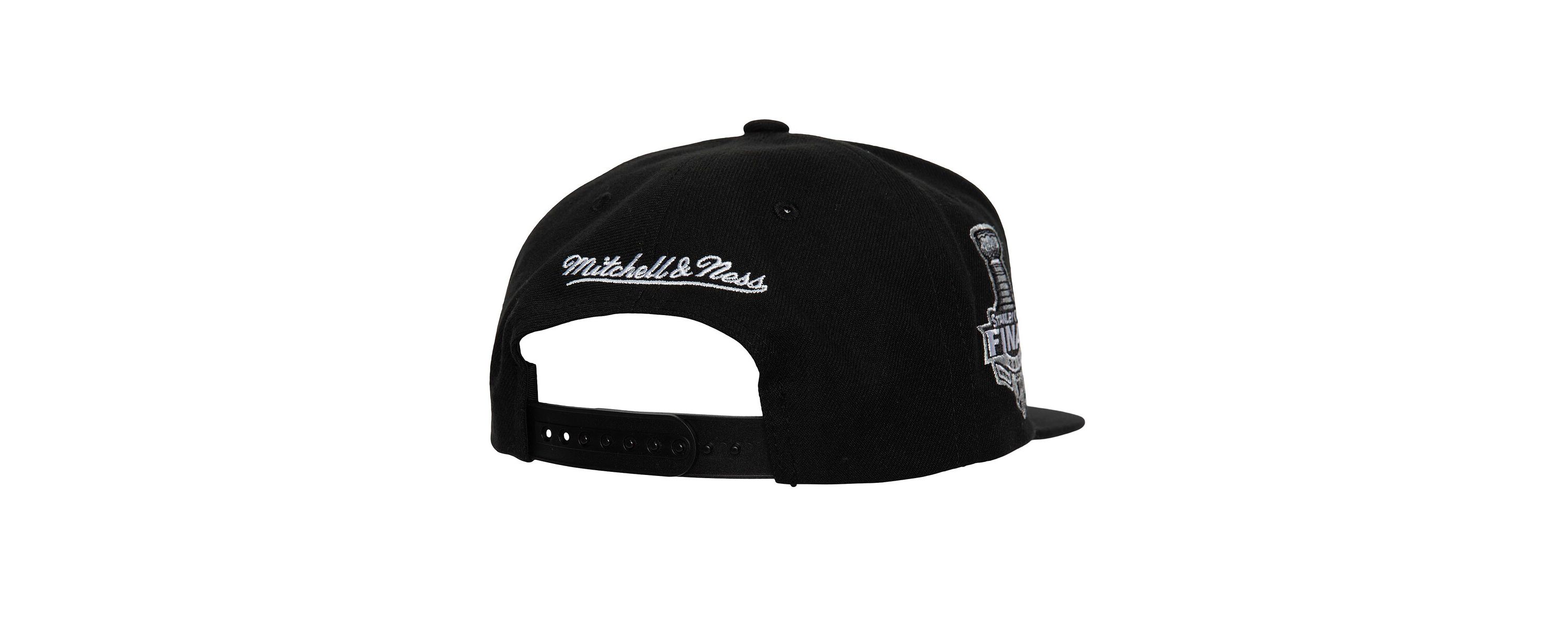 NHL Chicago Blackhawks Core Top Spot Snapback Hat