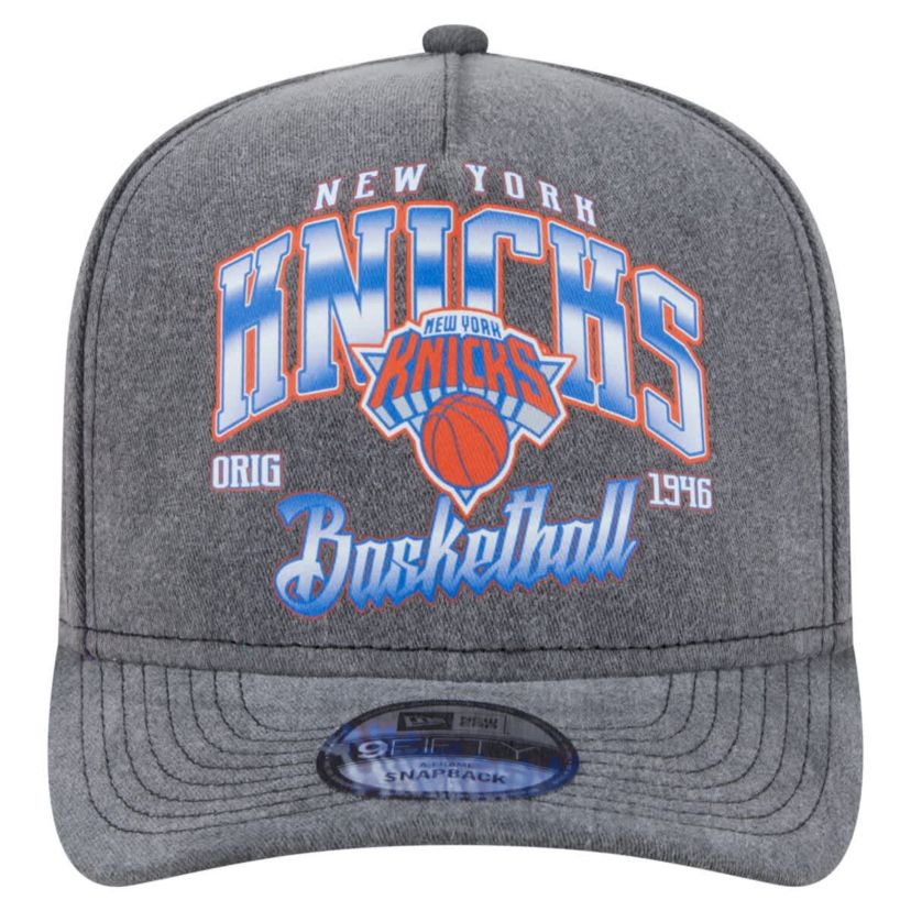 NBA New York Knicks Throwback Washed Pre-Curved 9FIFTY Snapback Hat