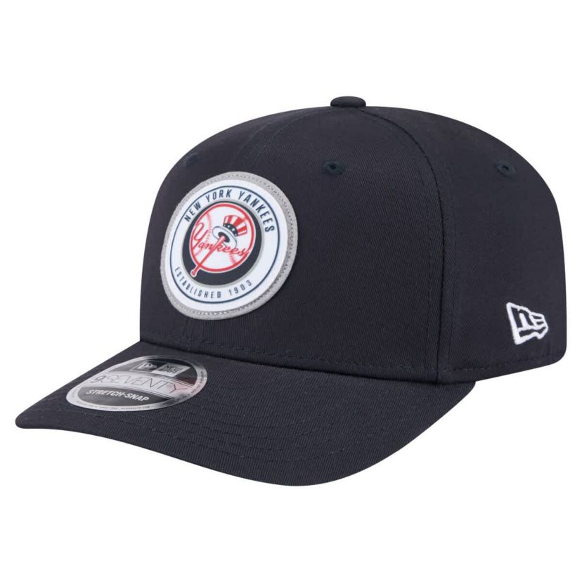 MLB New York Yankees Circle Patch 9SEVENTY Stretch-Snap Hat
