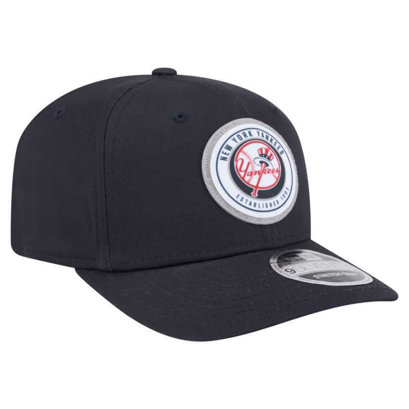MLB New York Yankees Circle Patch 9SEVENTY Stretch-Snap Hat