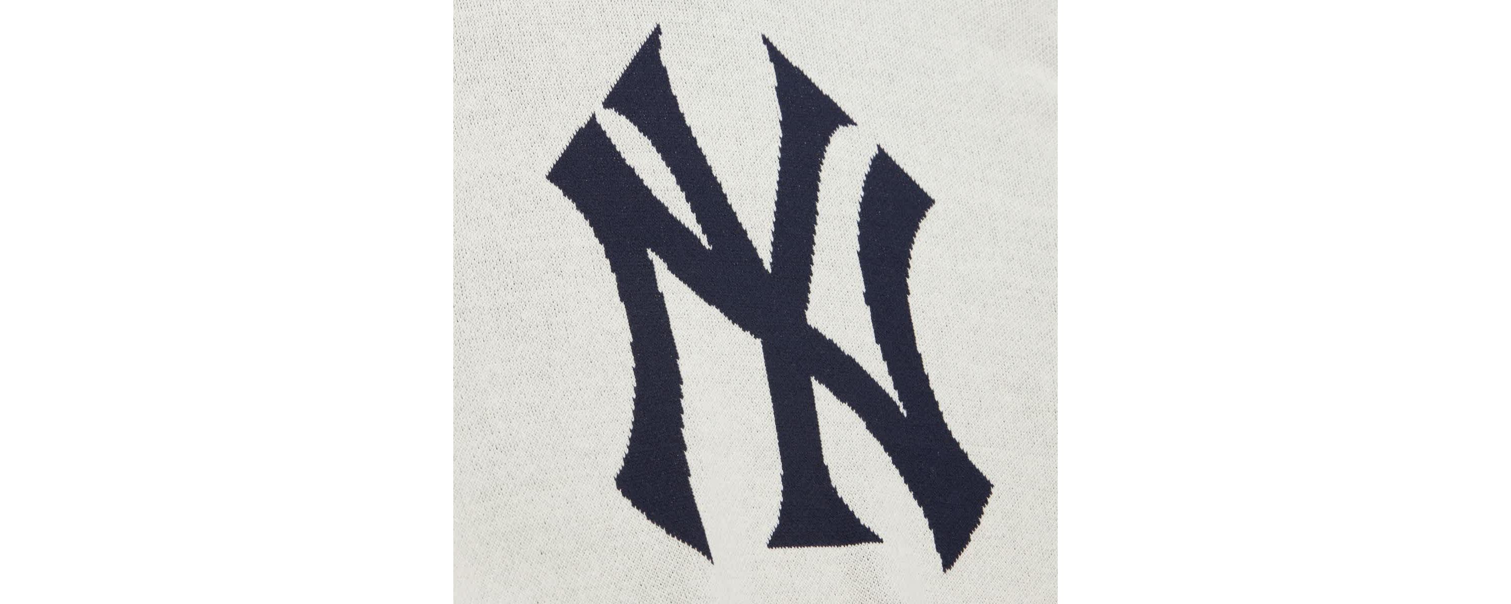 MLB New York Yankees Retro Pullover Sweater