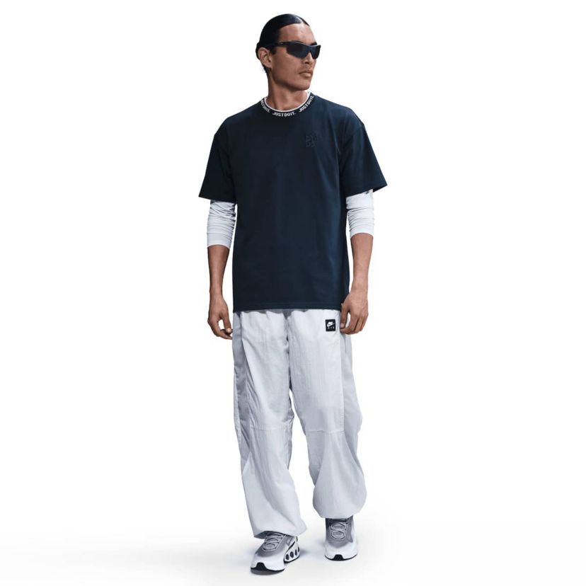 Premier League Nike Chelsea Premium Just Do It Relaxed Fit T-Shirt