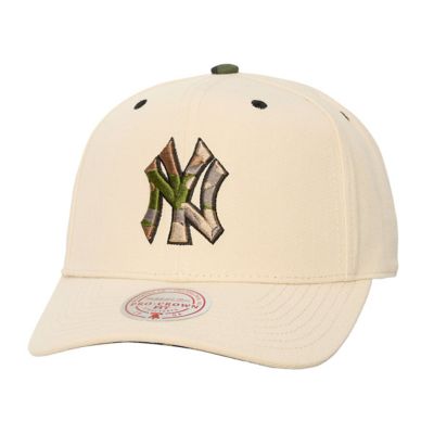 Mitchell & Ness MLB Unisex New York Yankees Logo Pro Crown Snapback Hat