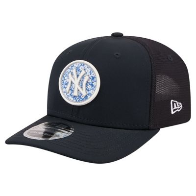 New Era Men's MLB New York Yankees Floral Patch 9SEVENTY Adjustable Hat, Navy Blue