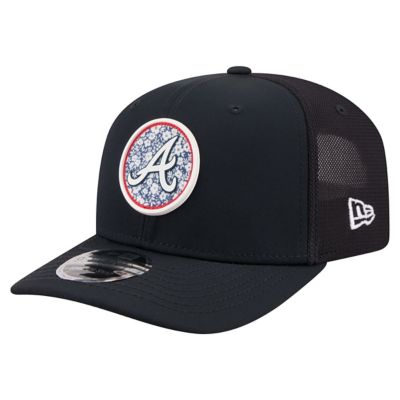 New Era Men's MLB Atlanta Braves Floral Patch 9SEVENTY Adjustable Hat, Navy Blue