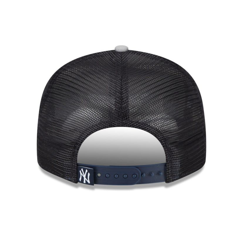 MLB New York Yankees Logo Zoom Trucker 9FIFTY Snapback Hat