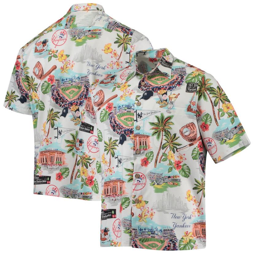 MLB New York Yankees Scenic Button-Up Shirt