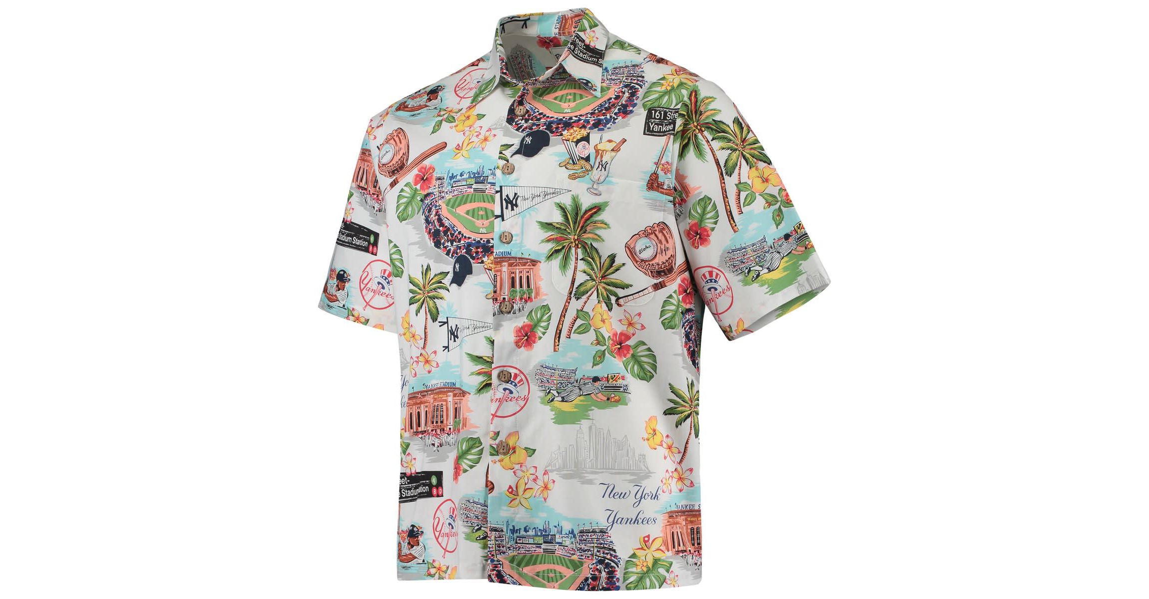 MLB New York Yankees Scenic Button-Up Shirt
