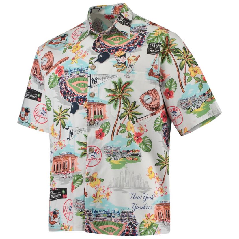 MLB New York Yankees Scenic Button-Up Shirt