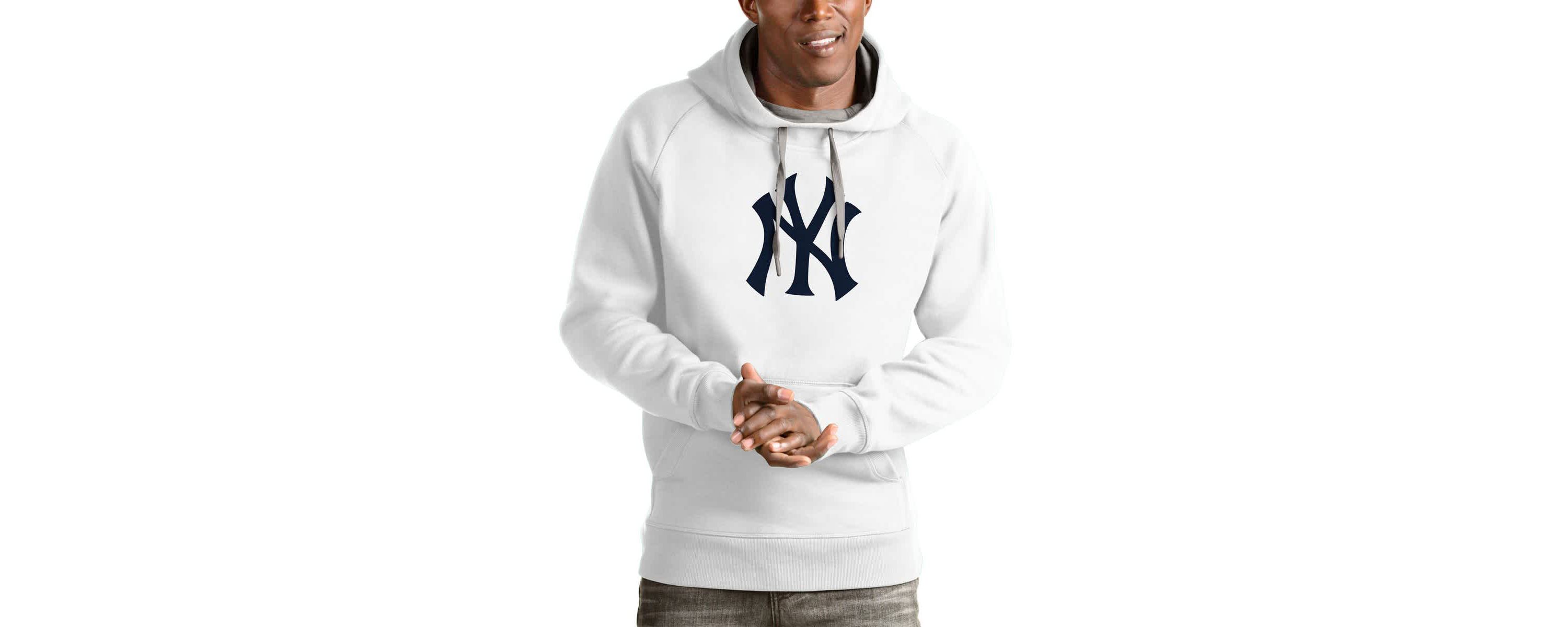 MLB New York Yankees Victory Pullover Team Logo Hoodie