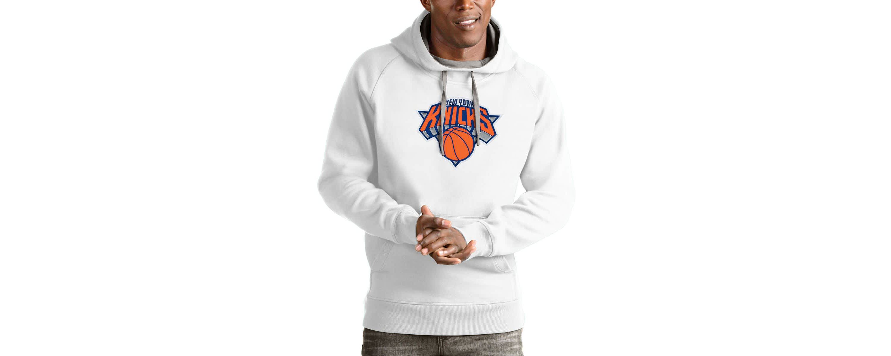 NBA New York Knicks Team Logo Victory Pullover Hoodie