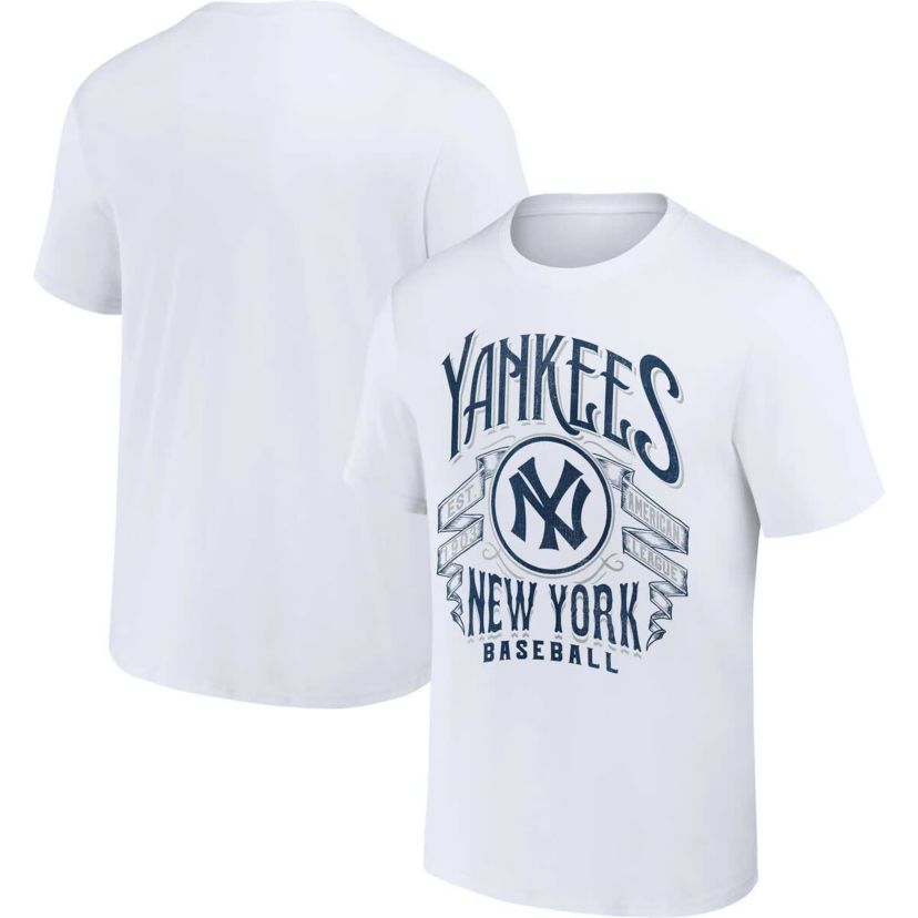 MLB New York Yankees Distressed Rock T-Shirt
