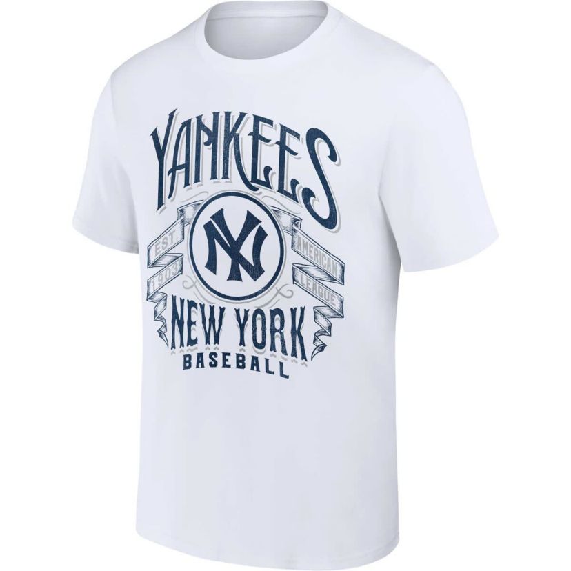 MLB New York Yankees Distressed Rock T-Shirt
