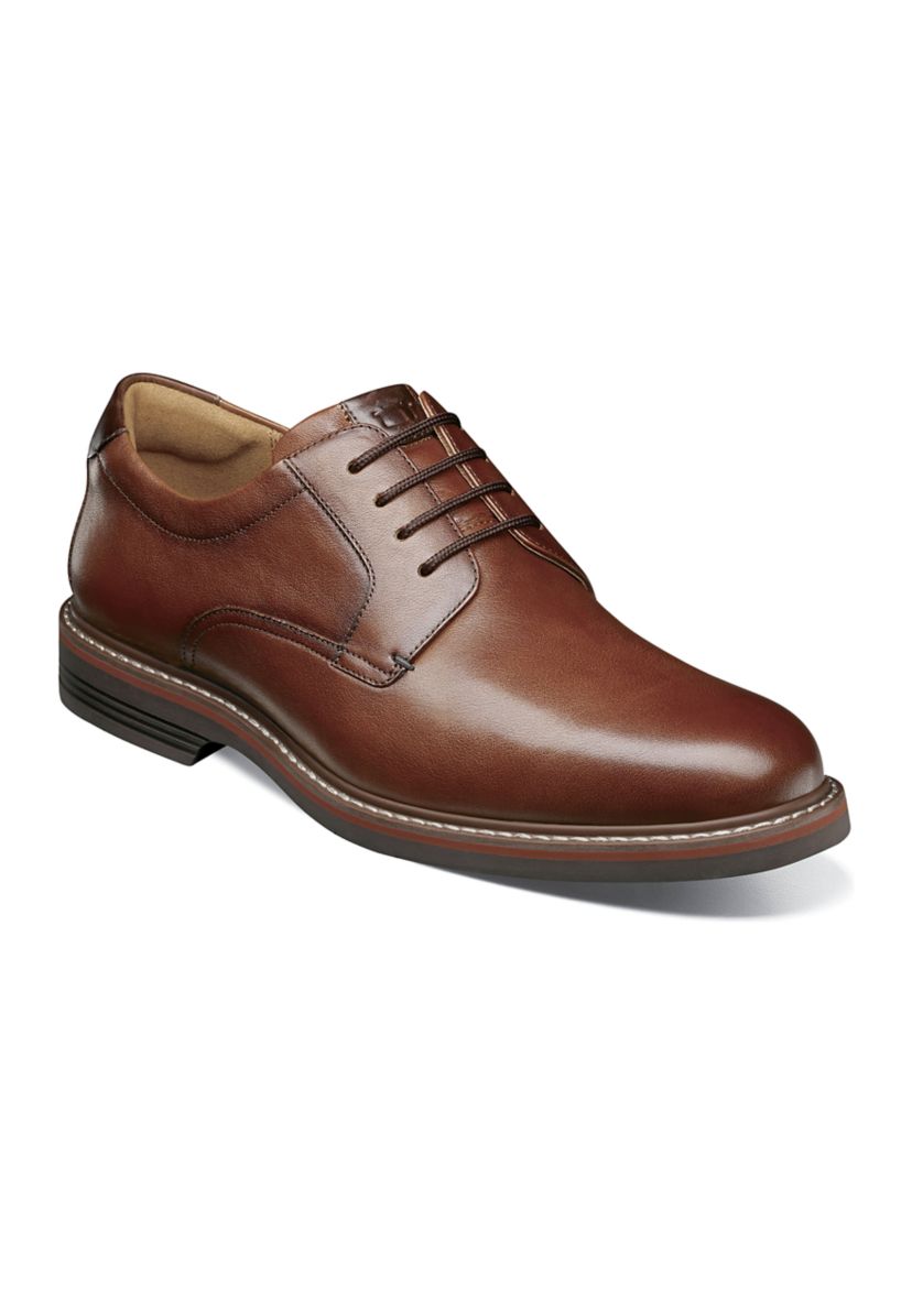 Norwalk Plain Toe Chukka Boots