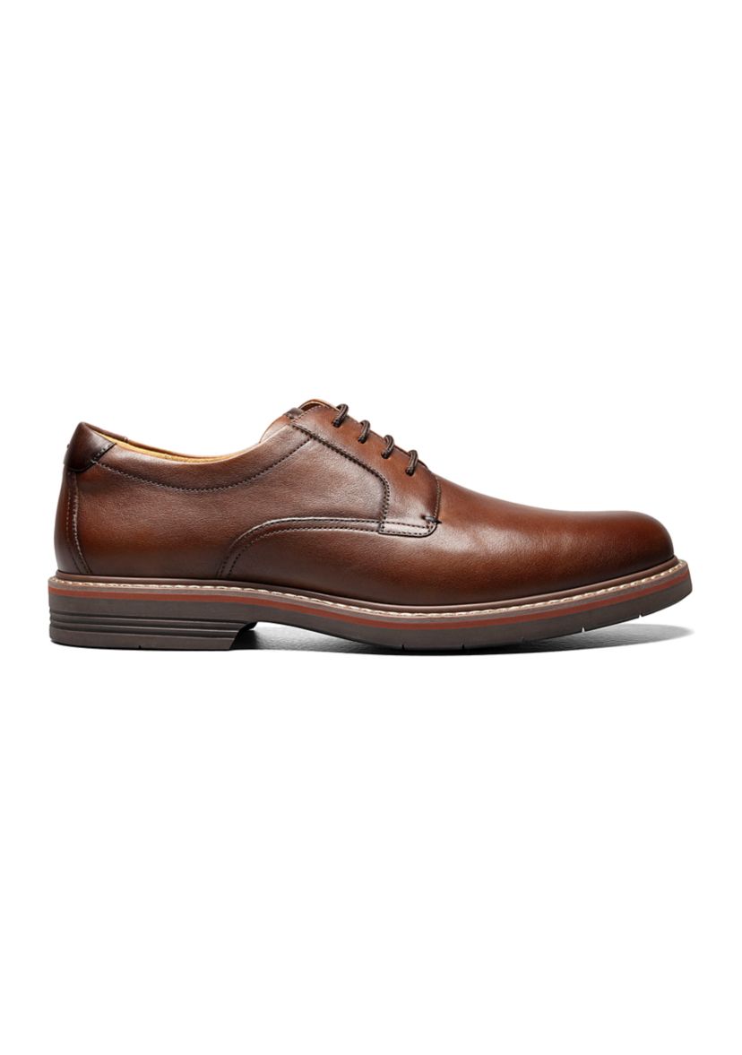 Norwalk Plain Toe Chukka Boots