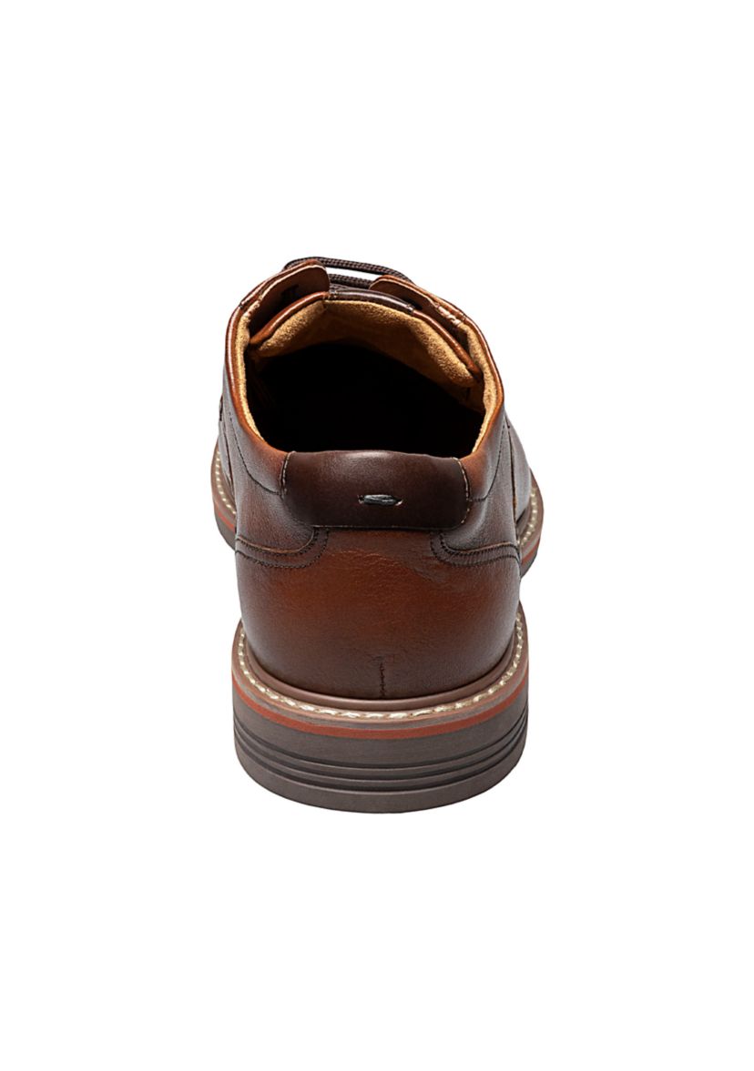Norwalk Plain Toe Chukka Boots